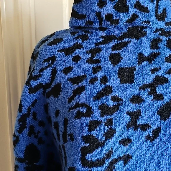 SHEIN Blue Leopard Print Turtleneck Sweater - Picture 5 of 6